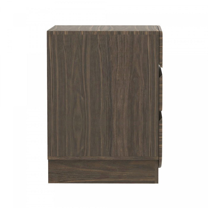 Table de nuit contemporaine Ardea 20\" en noyer (3 tiroirs)