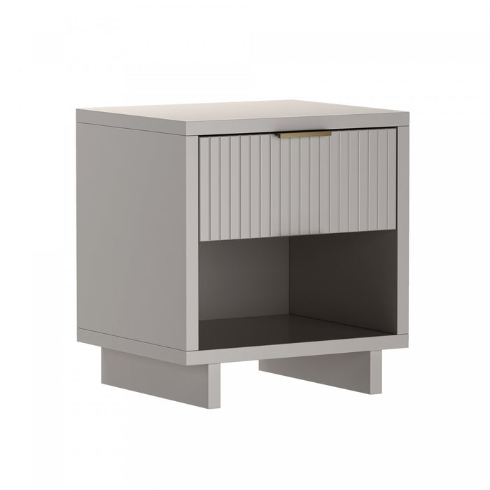 Table de nuit contemporaine Elara 18\" en bois massif, gris clair (1 tiroir)