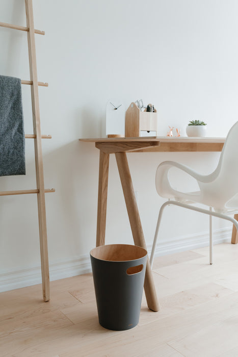 Poubelle Woodrow de Umbra - anthracite