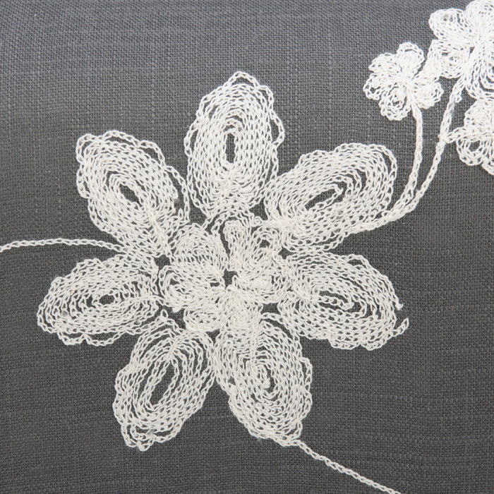 Fauteuil d'appoint Kenna en tissu d'apparence lin orné de broderie florale - gris