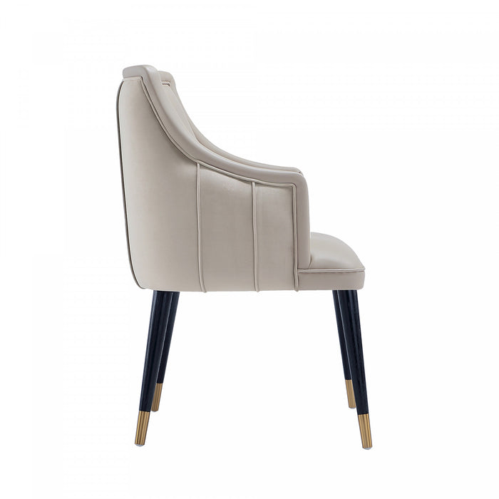Fauteuil moderne Eda en bois avec accoudoirs, coloris gris clair
