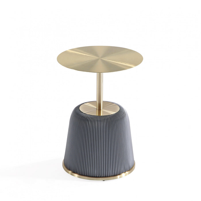 Table d’appoint moderne Anderson avec plateau en metal et revetement en tissu gris – Lot de 2