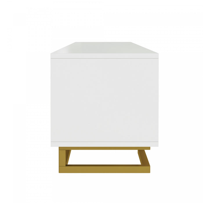 Aspect Meuble TV 63 po avec Portes Texturees et Pieds Dores, Blanc