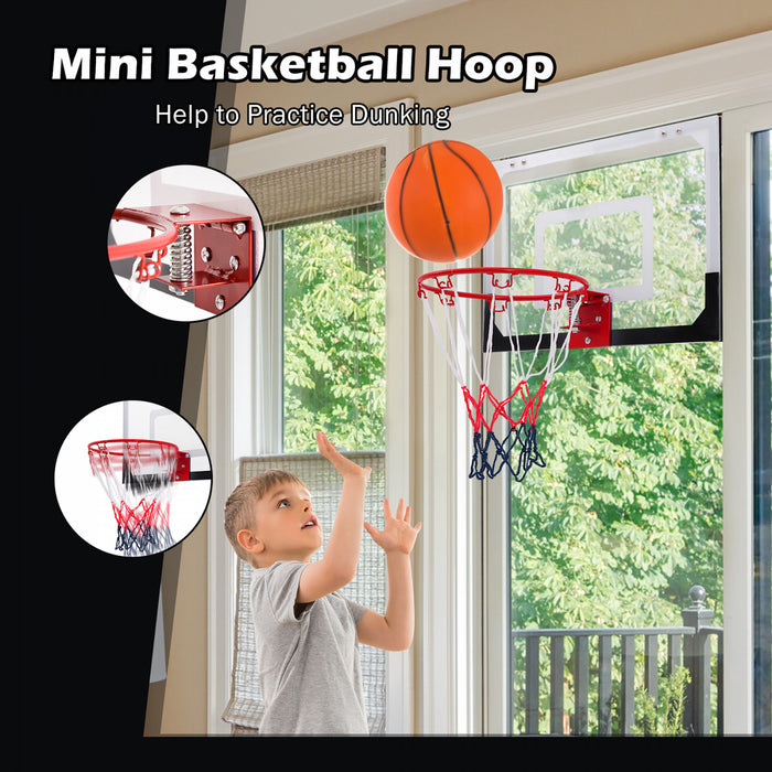 Le Mini-cerceau De Basket-ball Au-dessus De La Porte Comprend Le Basket-ball Et La Pompe A Main Sports D’interieur