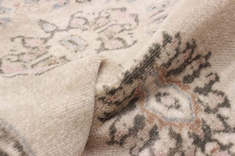 Carpette longue Myra ivoire - 2 pi 8 po x 8 pi 2 po   