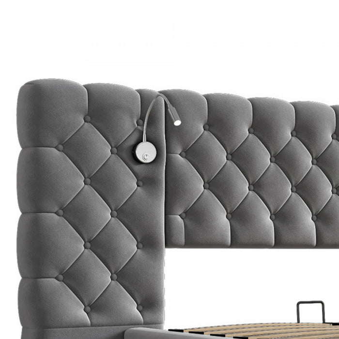 Lit de luxe rembourre en velours doux Malcolm avec tete de lit capitonnee en diamant et lampes de lecture, taille King, gris