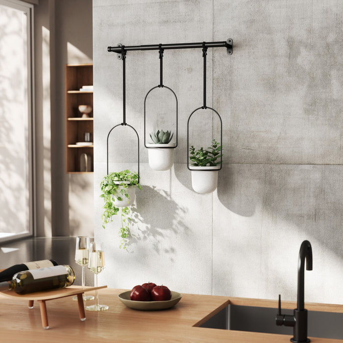 Jardinière suspendue Triflora de Umbra - blanche