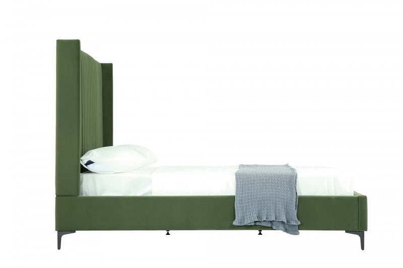 Lit Queen Promenade style milieu du siecle moderne en velours capitonne vert mousse