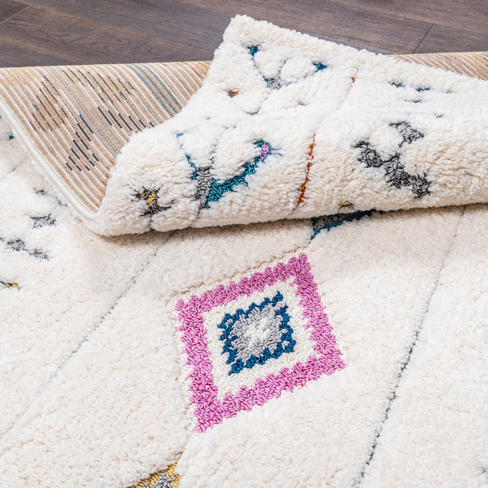 Carpette à poil long Lola à motif de diamants - 2 pi 7 po x 8 pi