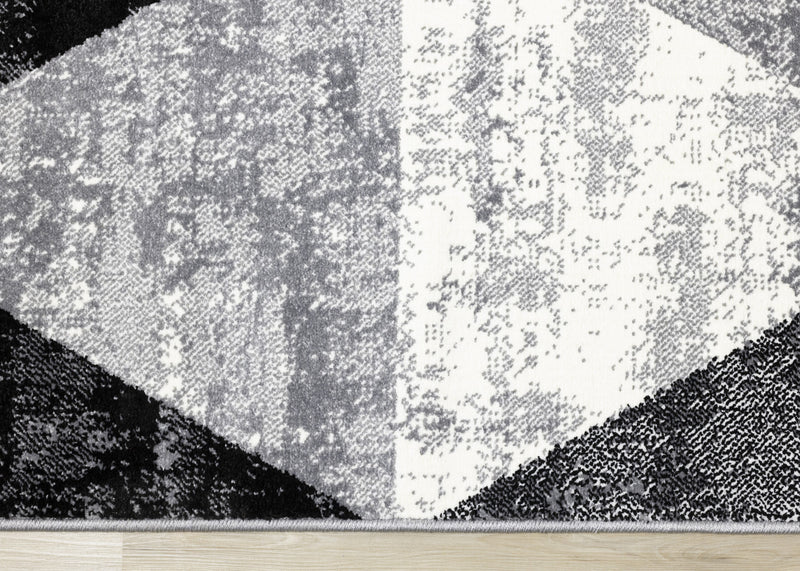 Tapis Covington triangle geometrique noir blanc gris vieilli, 2'0\" x 7'7\"