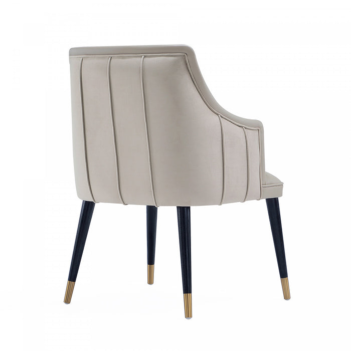 Fauteuil moderne Eda en bois avec accoudoirs, coloris gris clair