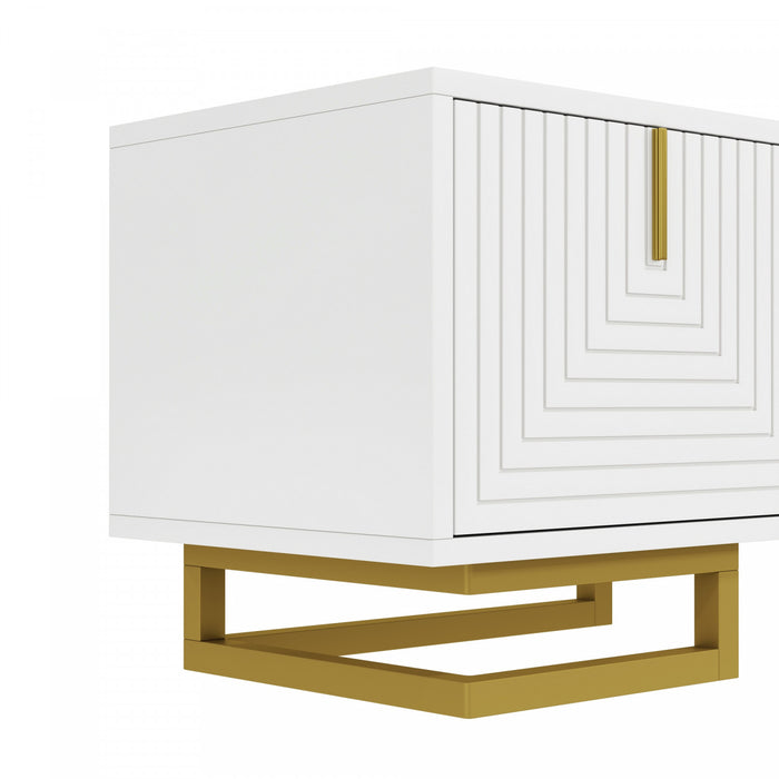 Aspect Meuble TV 63 po avec Portes Texturees et Pieds Dores, Blanc