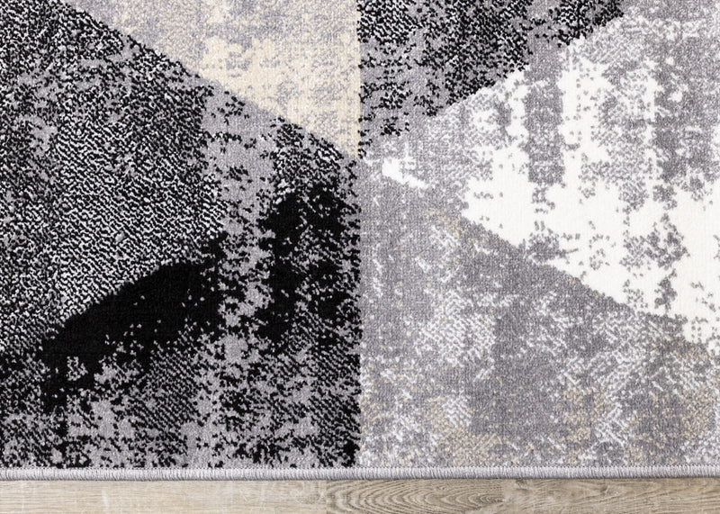 Carpette Covington à motifs de triangles vieillis - 2 pi 8 po x 7 pi 7 po