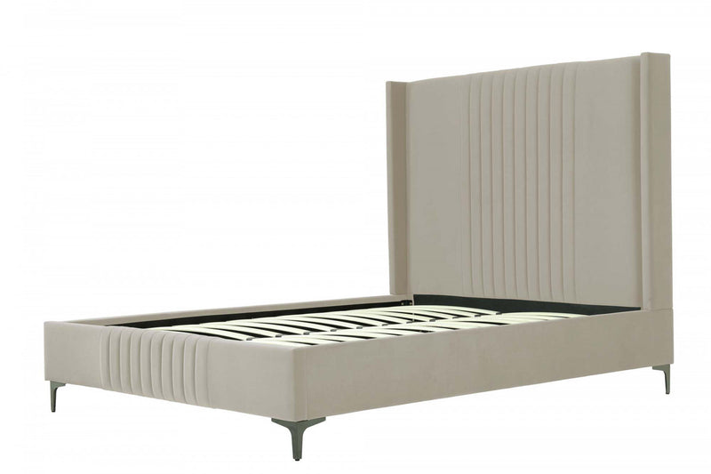 Lit Queen Promenade style milieu du siecle moderne en velours capitonne, coloris taupe rustique