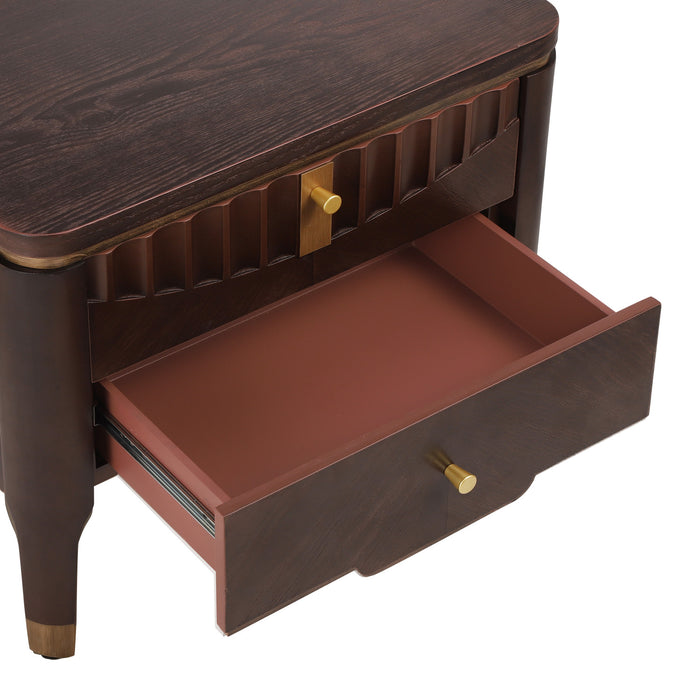La table de nuit moderne Liam avec design en vague et 2 tiroirs de rangement, couleur brun fonce