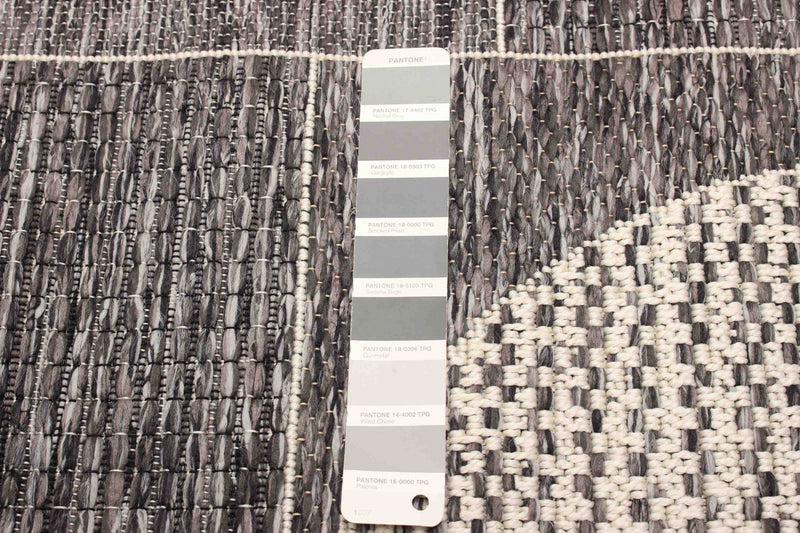 Carpette Bodhi grise - 2 pi 8 po x 8 pi 2 po