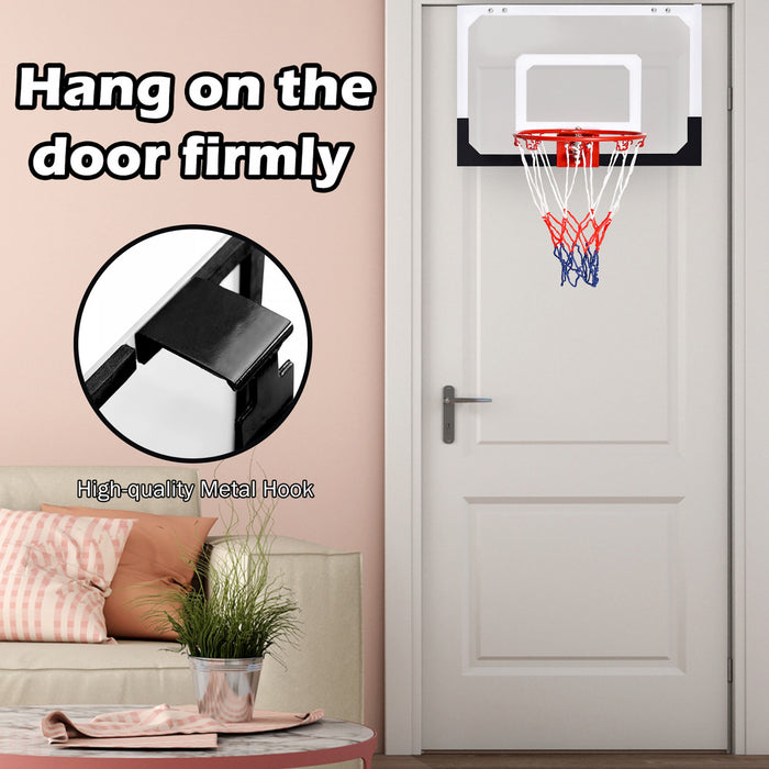 Le Mini-cerceau De Basket-ball Au-dessus De La Porte Comprend Le Basket-ball Et La Pompe A Main Sports D’interieur