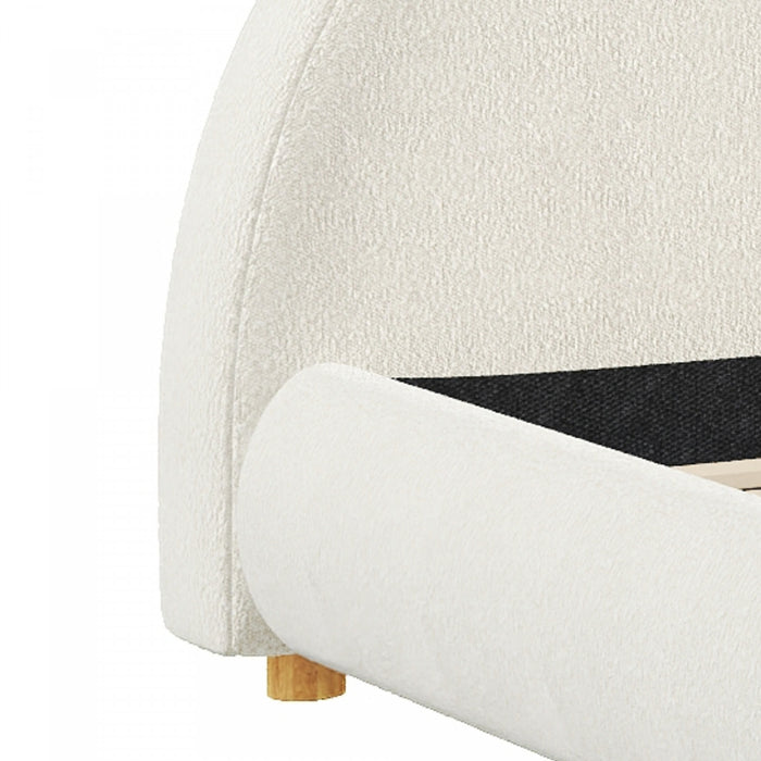 Lit plateforme Harold avec tete de lit incurvee ronde en tapisserie bouclee et cadre bas, taille King, blanc