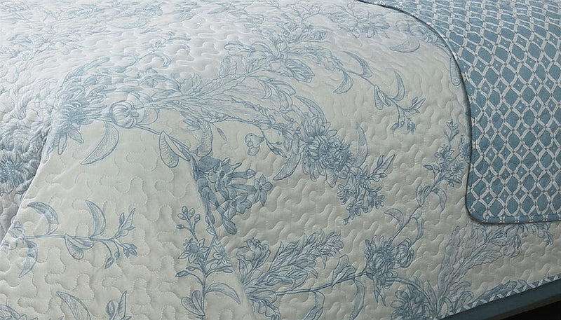 Ensemble de Courtepointe Reversible 3 Pieces pour Tres Grand Lit, Literie Florale Bleue et Blanche en Microfibre