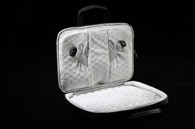 Housse pour ordinateur portable Swissdigital Bolligen 14\" – Chargement USB, resistant a l'eau, systeme Add-A-Bag, protection rembourree, voyage