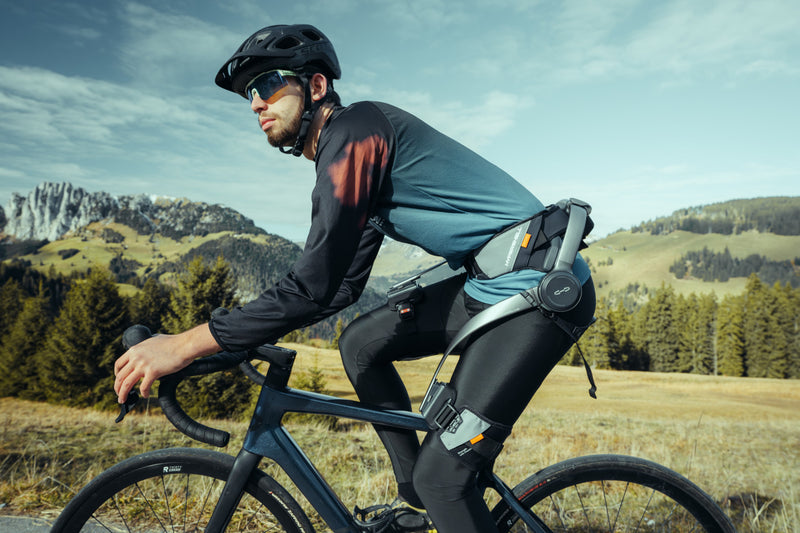 Hypershell X Pro - Exosquelette Portatif IA 800 W, Jambes Robotiques Bioniques, Aide a la Marche pour Randonnee, Course, Cyclisme et Mobilite - Noir
