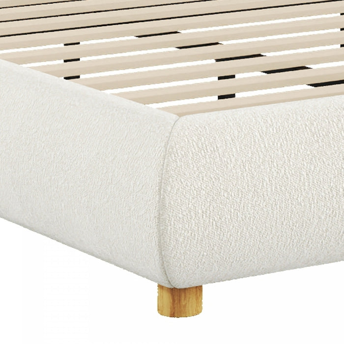 Lit plateforme Harold avec tete de lit incurvee ronde en tapisserie bouclee et cadre bas, taille King, blanc