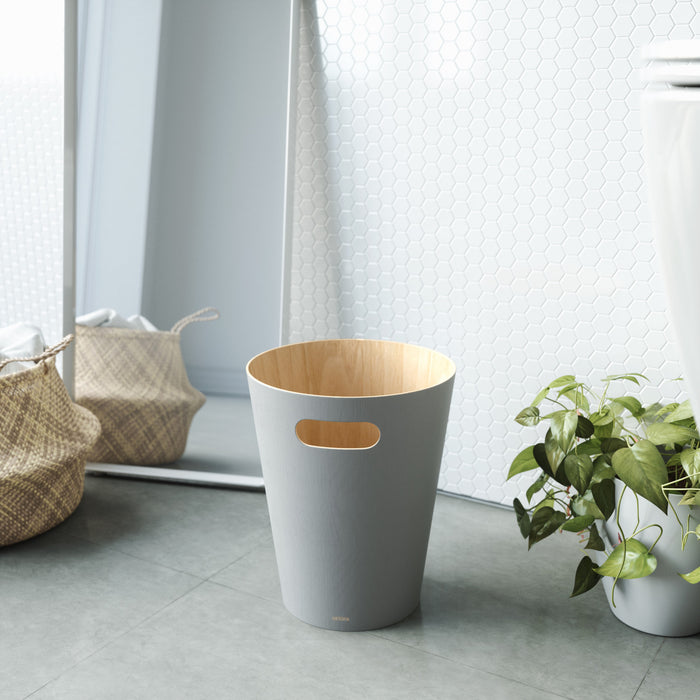 Poubelle Woodrow de Umbra - grise