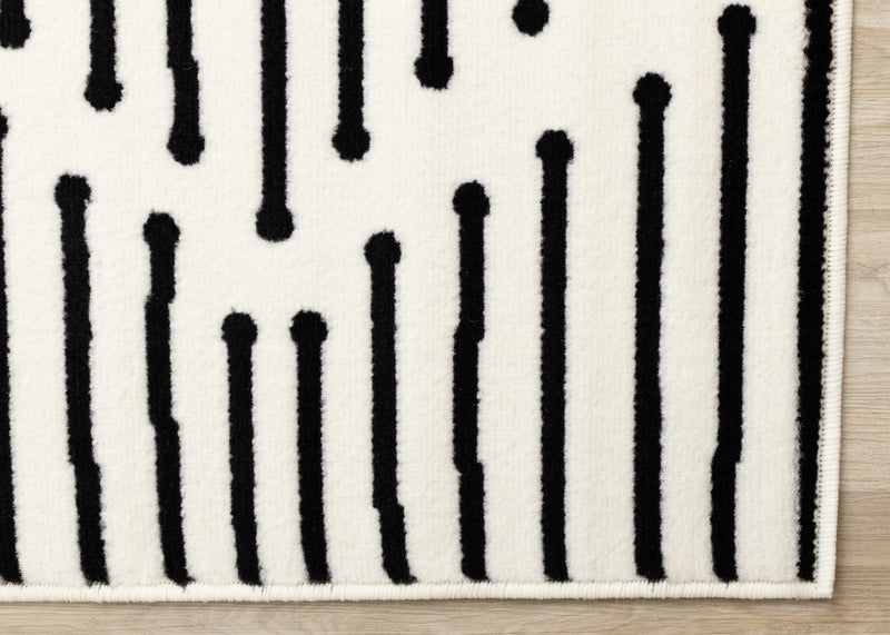 Carpette Forte noire et blanche à motif de rayures - 4 pi 7 po x 6 pi 7 po