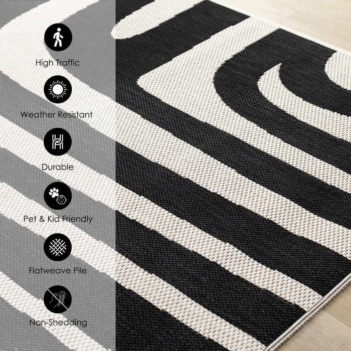 Tapis d'exterieur Jackson a lignes abstraites noires et blanches, 7'10\" x 10'6\"
