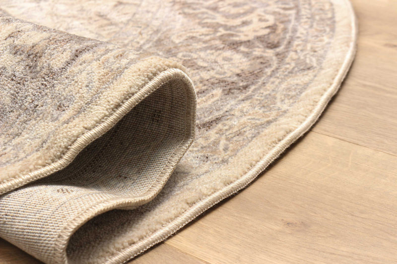 Tapis Traditionnel Selena 5'0\" x 5'0\" en Gris