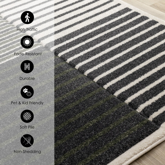 Tapis Maverick vert, noir et blanc a rayures modernes, 5'3\" x 7'7\"