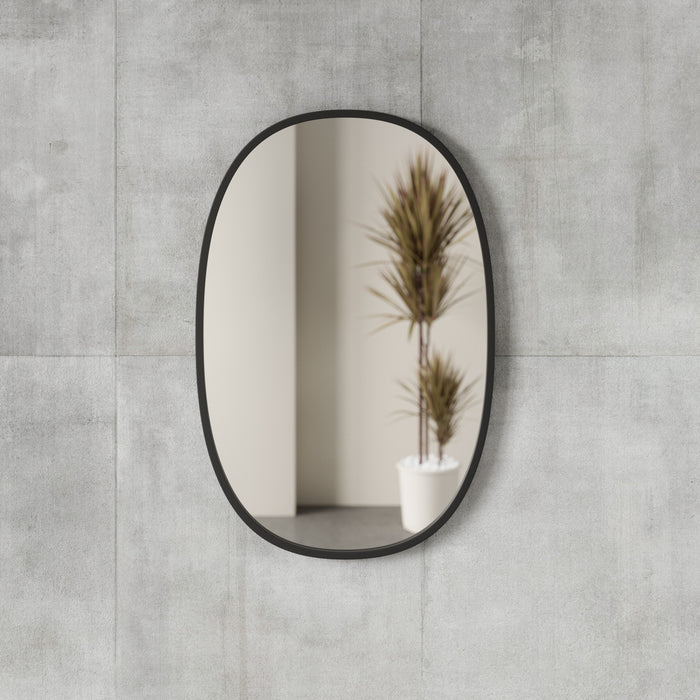 Miroir mural ovale Hub de Umbra de 24 po x 36 po - noir