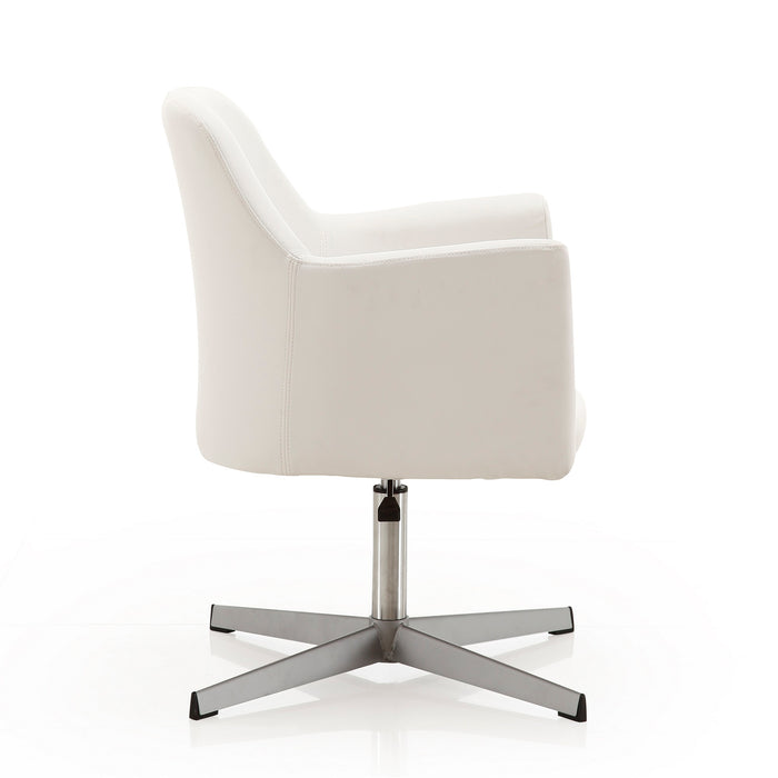 Chaise d’appoint pivotante Pelo de Manhattan Comfort à hauteur réglable en chrome poli et en similicuir - blanche