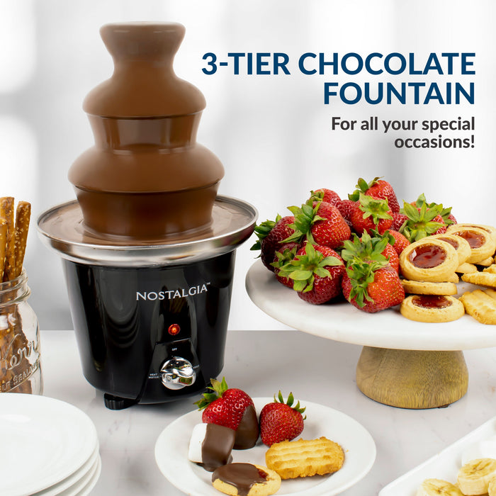 Fontaine de chocolat à fondue à capacité de 1,5 lb à 3 étages de Nostalgia - CFF965