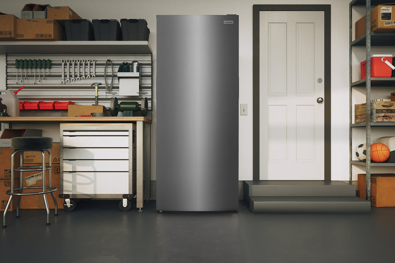 Congélateur vertical Frigidaire de 16 pi³ qui convient à une installation dans un garage - acier inoxydable - FFUE1626AV