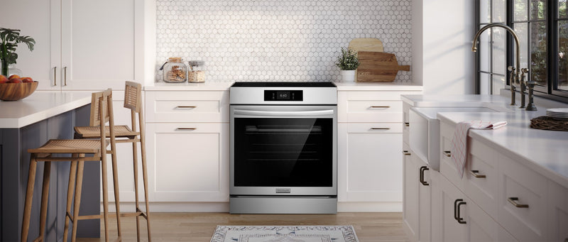 Cuisinière à induction Frigidaire Gallery de 6,2 pi³ avec pizza cuite sur pierre - acier inoxydable Smudge-ProofMD - GCFI307CBF