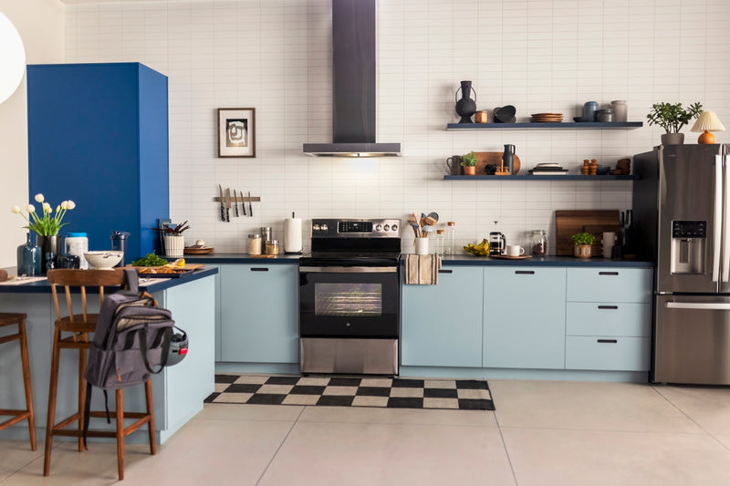 Cuisinière électrique GE de 5 pi³ avec convection européenne véritable et friture à air - acier inoxydable - JCB840STSS