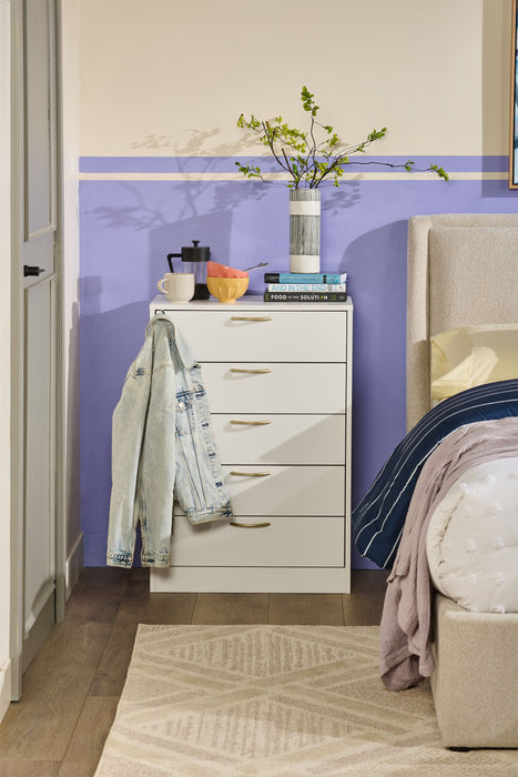 Commode verticale Arlo de 23,6 po (L) x 36,2 po (H) à 5 tiroirs pour la chambre à coucher, fabriquée au Canada - blanche