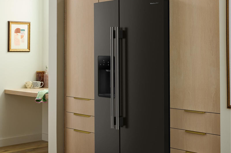 Réfrigérateur KitchenAid de 21 pi3 et de 36 po de profondeur comptoir  - minerai noir - KRSC536RBE