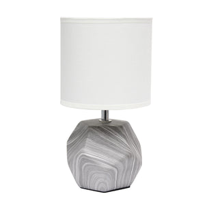 Mini lampe de table en forme de prisme arrondi de Simple Designs avec abat-jour en tissu blanc - marbre