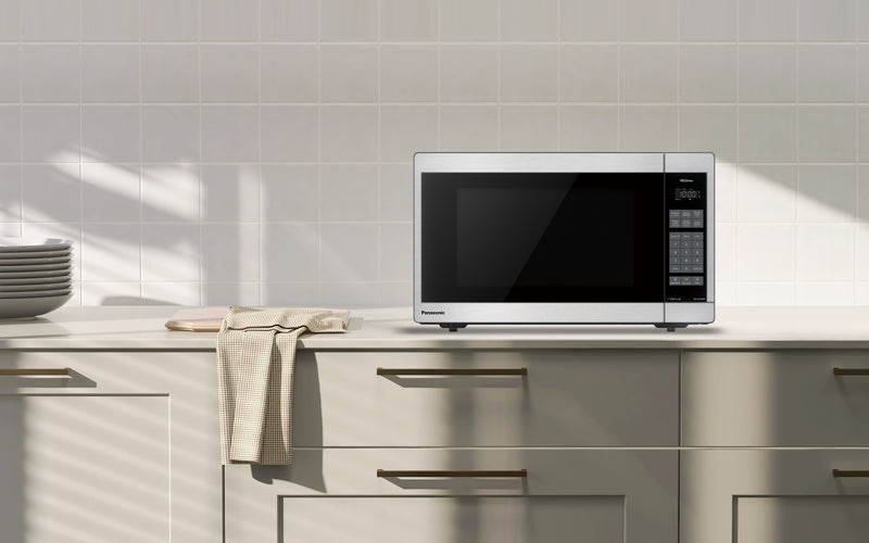 Four à micro-ondes de comptoir Panasonic GeniusMD de 1,3 pi3 avec une puissance de 1200 W - NNSC669SC