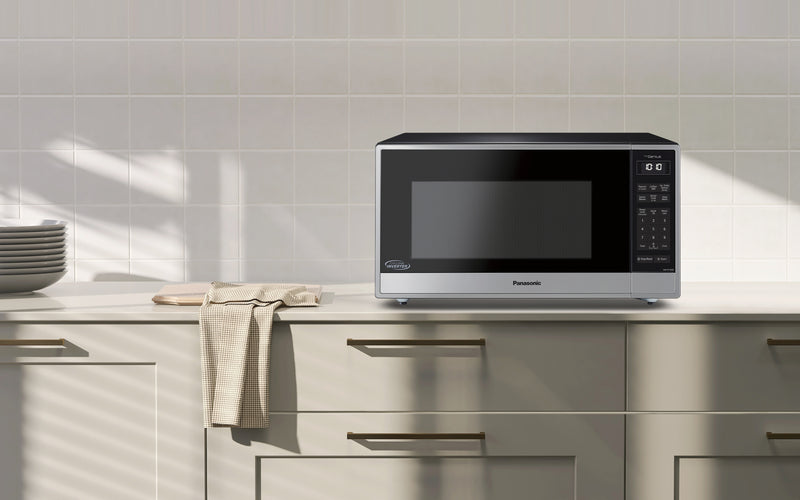 Four à micro-ondes GeniusMD évolué de Panasonic avec technologie Inverter cyclonique - acier inoxydable - NNST765SC