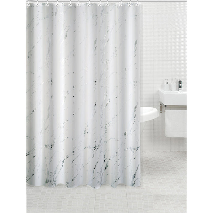 Rideau de douche en polyester blanc et aluminium argenté imprimé d’un motif de marbre