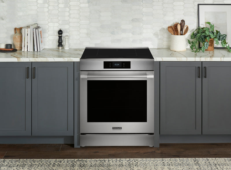 Cuisinière à induction Frigidaire Professional de 6,2 pi³ avec pizza cuite sur pierre - acier inoxydable Smudge-ProofMD - PCFIC085BF