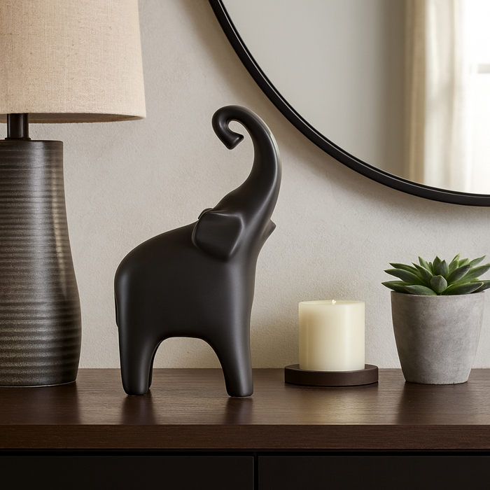 Figurine d’éléphant contemporaine de 10,75 po - noir mat