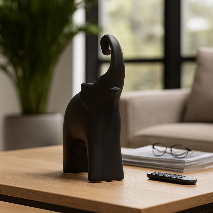 Figurine d’éléphant contemporaine de 10,75 po - noir mat