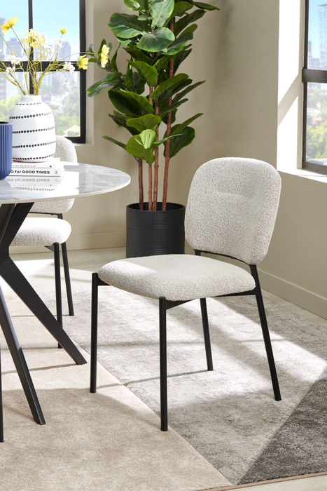 Chaise de salle à manger Luka en tissu bouclé et en métal - beige 