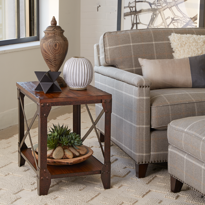 Table de bout Eastway de 22 po avec rangement - pin naturel vieilli