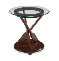 Table de bout éclectique Hatfield de 20 po avec dessus en verre et pagaies sculptées dans la base en bois - chêne foncé