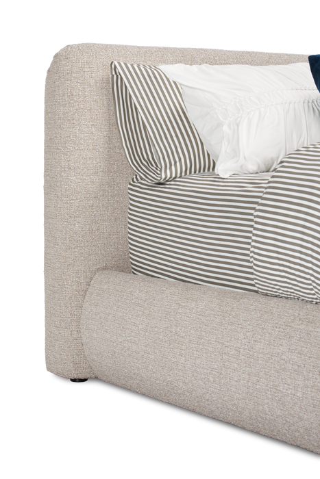 Lit plateforme rembourré Luka en tissu de polyester gris, moderne – format grand lit